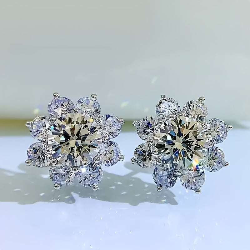 2pcs S925 Silver Set Single 1-carat Moissanite Sunflower Stud Earrings. The Elegant Bohemian Floral Design Of The Earrings Is Ideal for Daily Use And Is Very Suitable As A Gift for Wives, Girlfriends, Brides' Anniversaries, Weddings, And Engagements