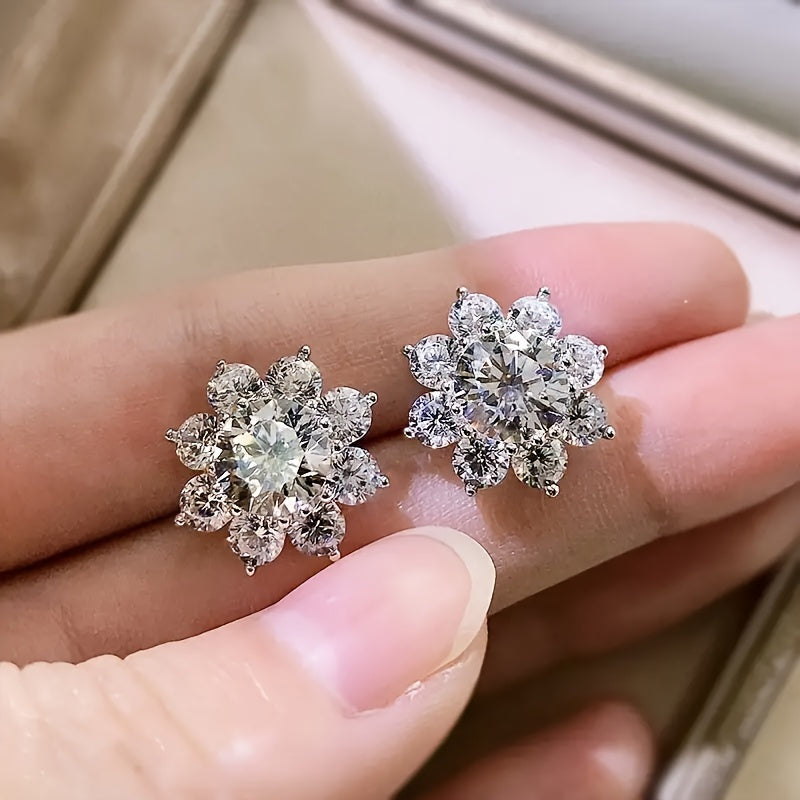 2pcs S925 Silver Set Single 1-carat Moissanite Sunflower Stud Earrings. The Elegant Bohemian Floral Design Of The Earrings Is Ideal for Daily Use And Is Very Suitable As A Gift for Wives, Girlfriends, Brides' Anniversaries, Weddings, And Engagements